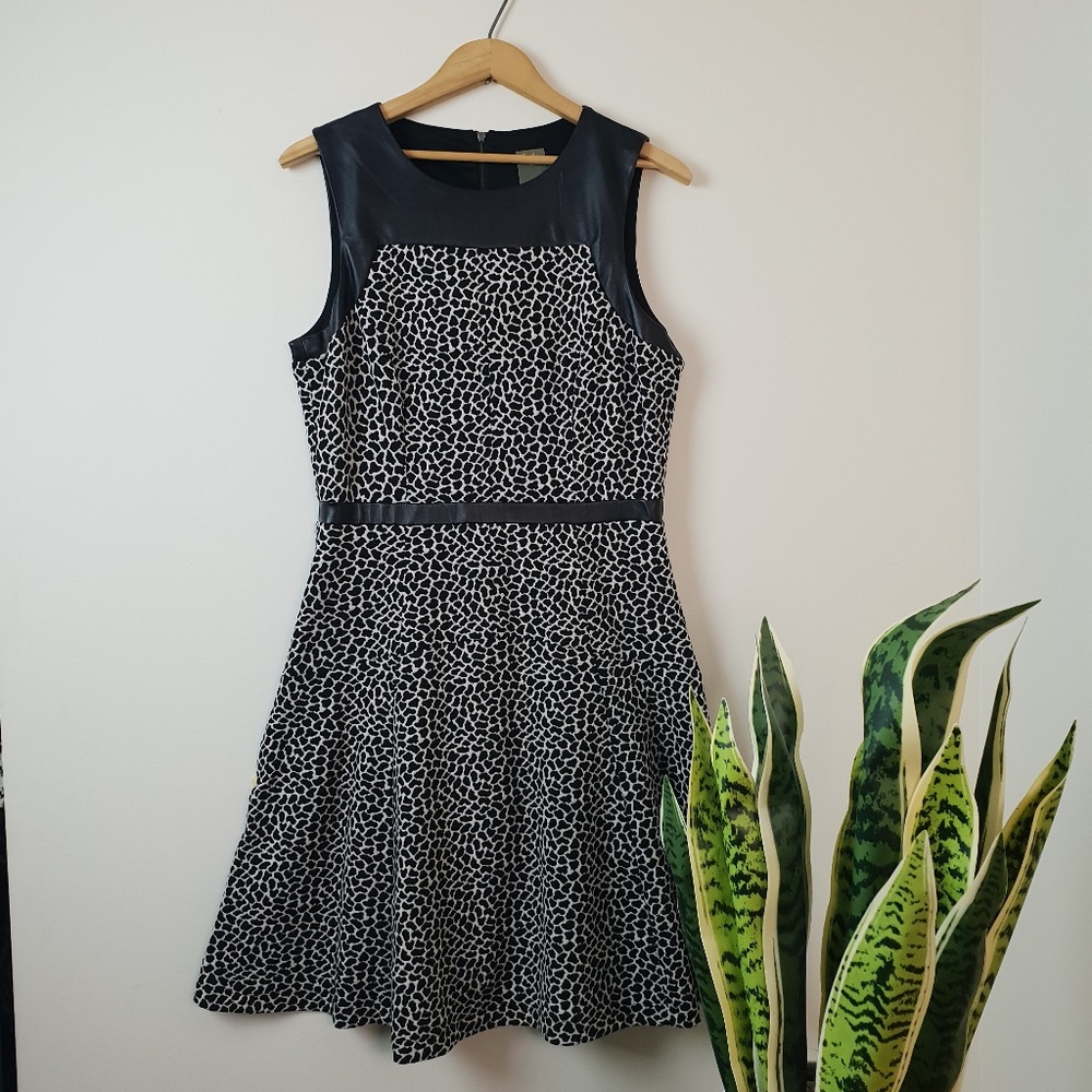 Full Flirty Skirt, Giraffe Animal Pattern - Picture 3 of 7